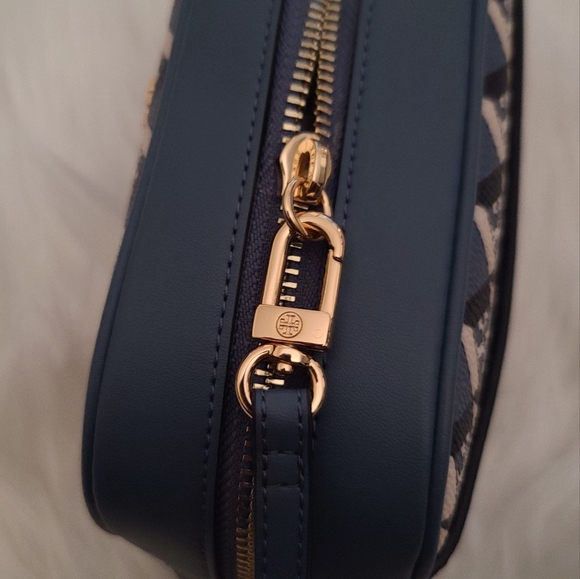 Tory Burch Wristlet - Picture 13 of 16